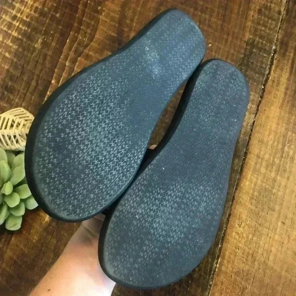 MICHAEL by Michael Kors | Tara Slide, Black and Gold - Picture 3 of 3